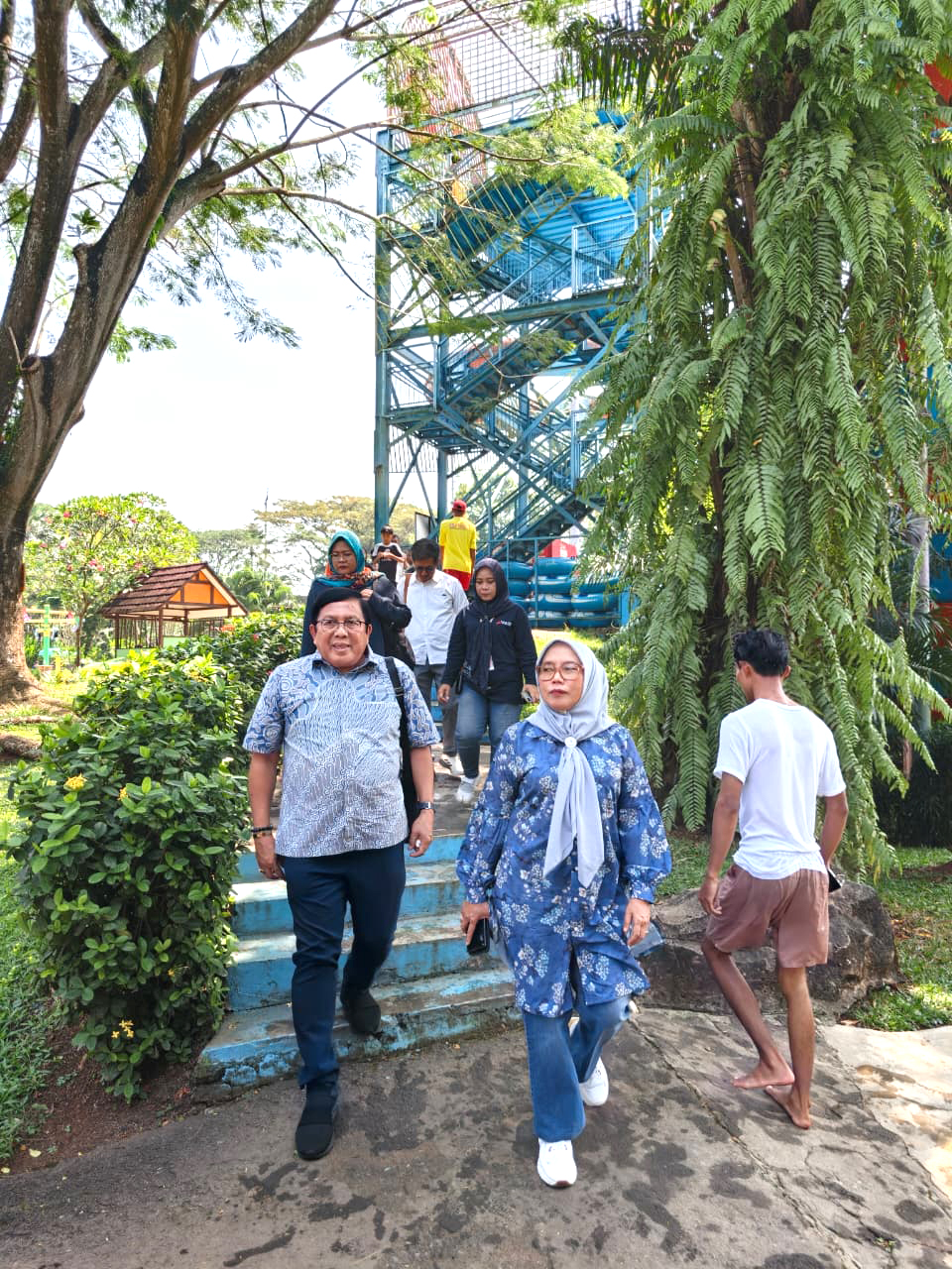 Audiensi ke Water Kingdom Mekarsari bertemu dengan Ibu Direktur beserta Staf dan Tim APINDO Kab.Bogor. Alhamdulillah UMKM Binaan APINDO telah meliki 4 booth titip barang secara permanen dan akan segera membuka booth lagi oleh Bidang Organisasi dan UMKM.